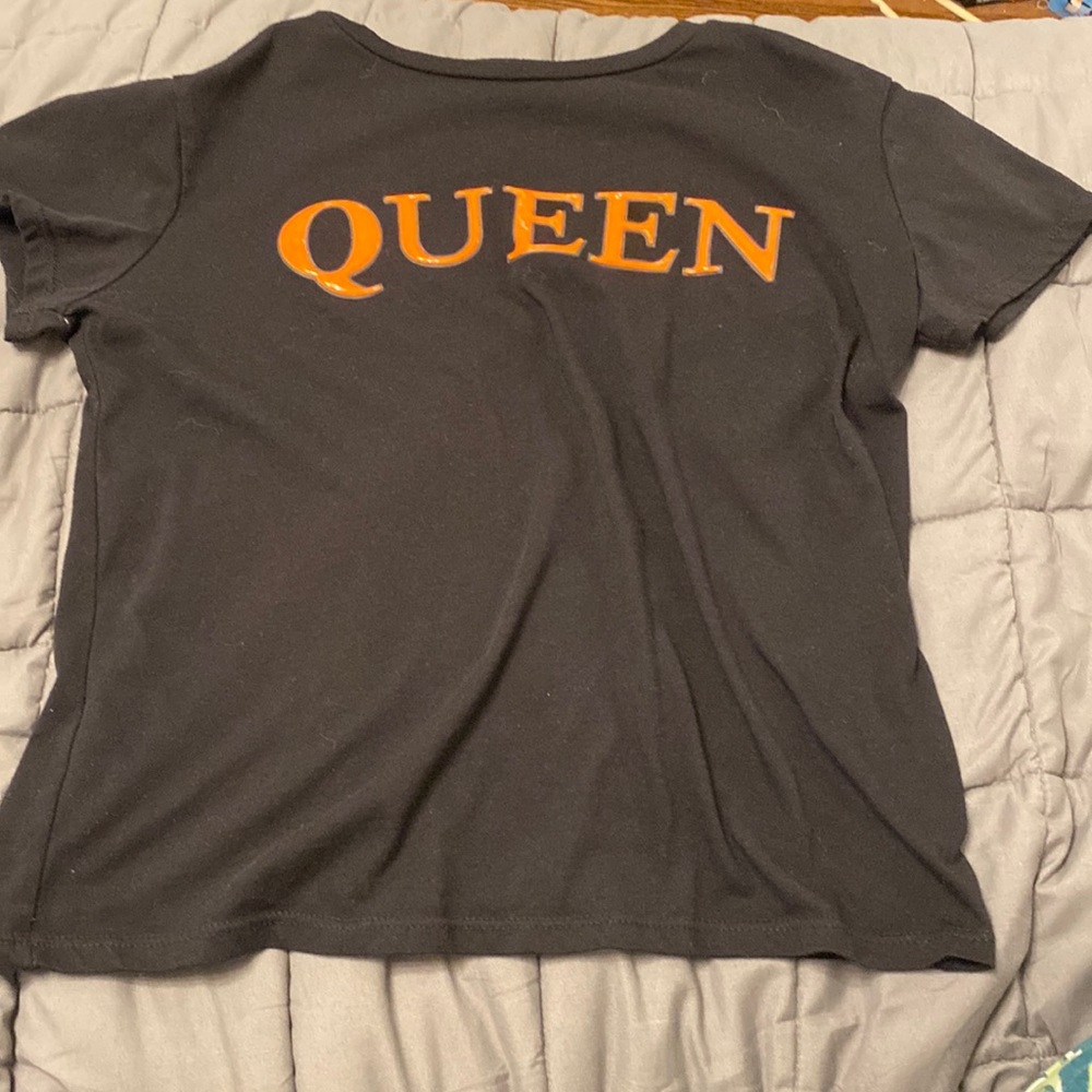 Medium black queen shirt